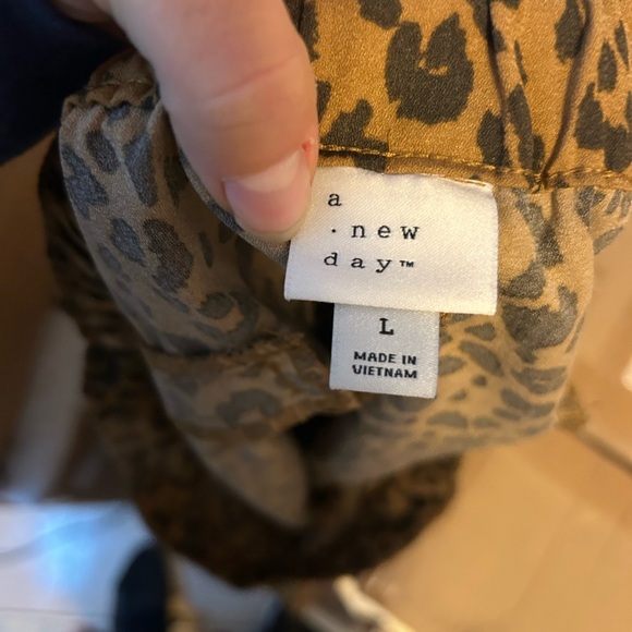 A New Day Leopard Print Pull On Tie Waist Shorts - Picture 3 of 4